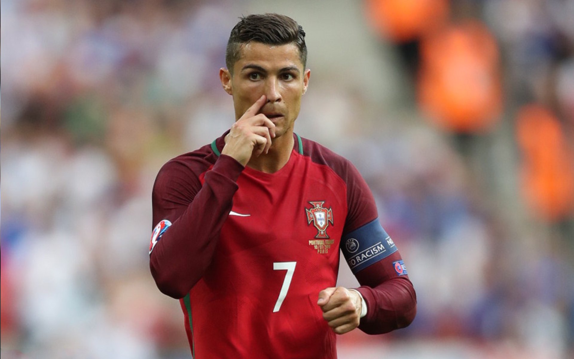 体育摄影师聚焦足球赛场作品频获好评，足球摄影参赛作品名称